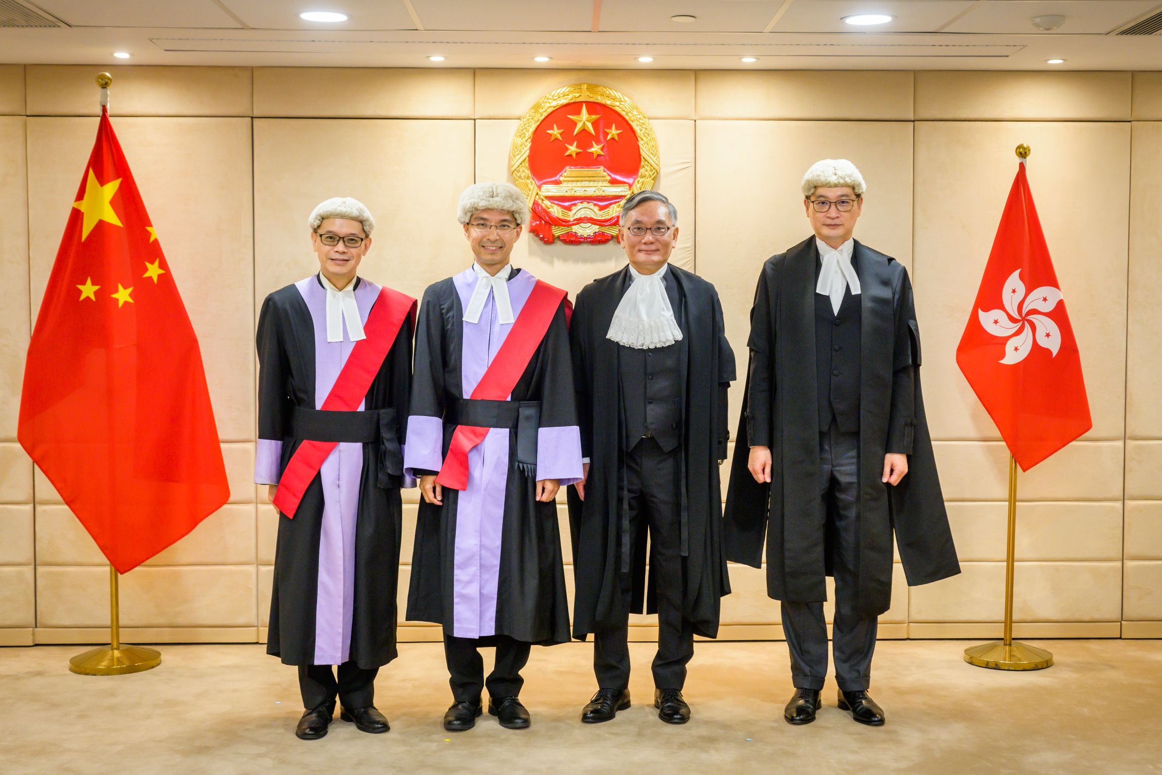林展程先生（左二）获委任为区域法院法官